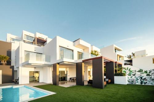 Villa Macaronesia — 4-Star Luxury Hotel in Adeje, Spain