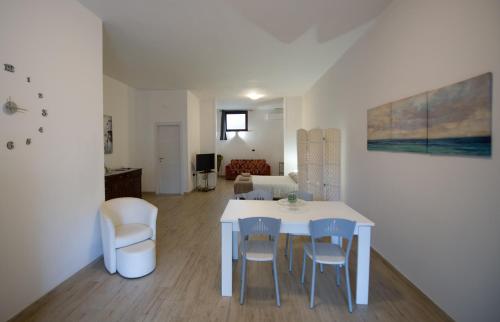 Intero Alloggio Binario 18 — 4-Star Luxury Hotel in Brindisi, Italy