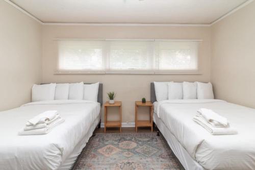 10 Min to Downtown Close to Dining Boxwood Beauty in Columbus, United States