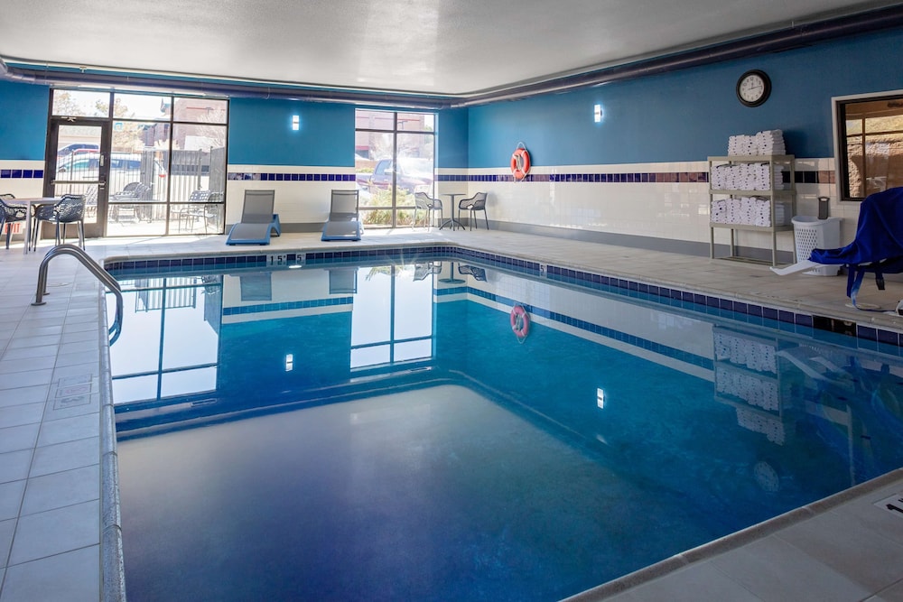 Hampton Inn Castle Rock - photo 7