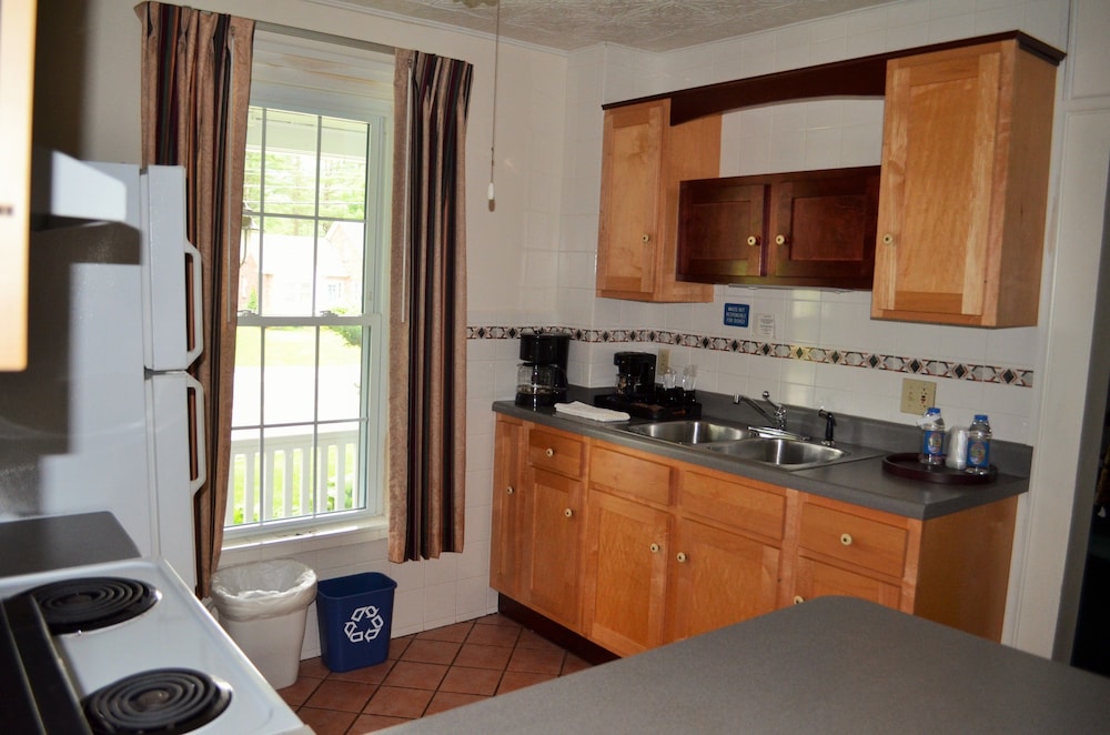 Maple Terrace Motel - photo 28