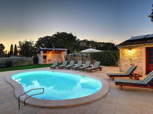 Holiday Home in Golàs with Private Pool — 4-Star Luxury Hotel in Bale, Croatia