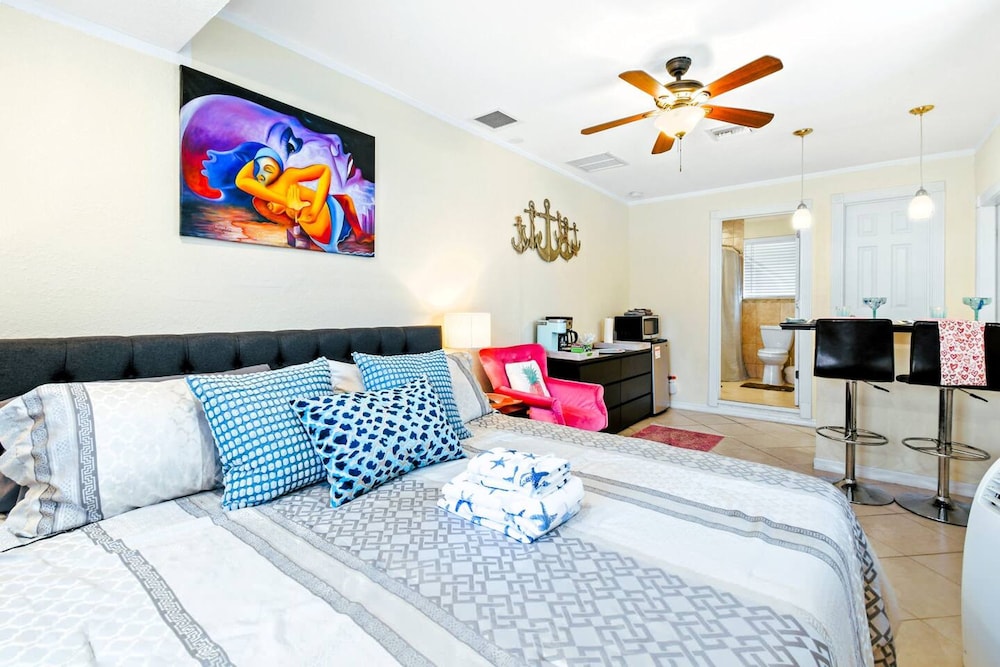 Free Heated Pool Oasis 2 King Beds Near Beach — 4-Star Luxury Hotel in Palm Beach Gardens, United States