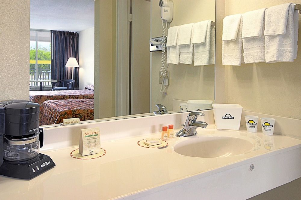 Days Inn by Wyndham Donalsonville - photo 5