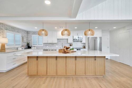 Walk To The Waves Newport Beach House — 4-Star Luxury Hotel in Newport Beach, United States