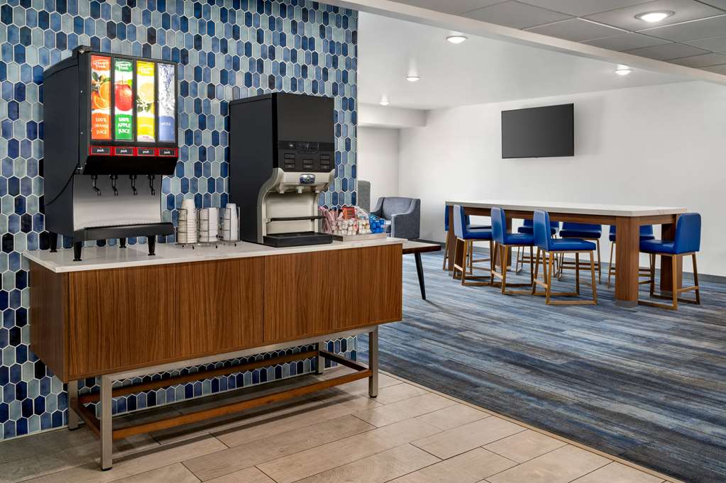 La Quinta Inn by Wyndham Columbus Airport Area - photo 36