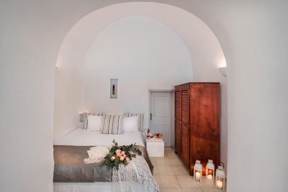 Saint George Exclusive — Fira — photo 3