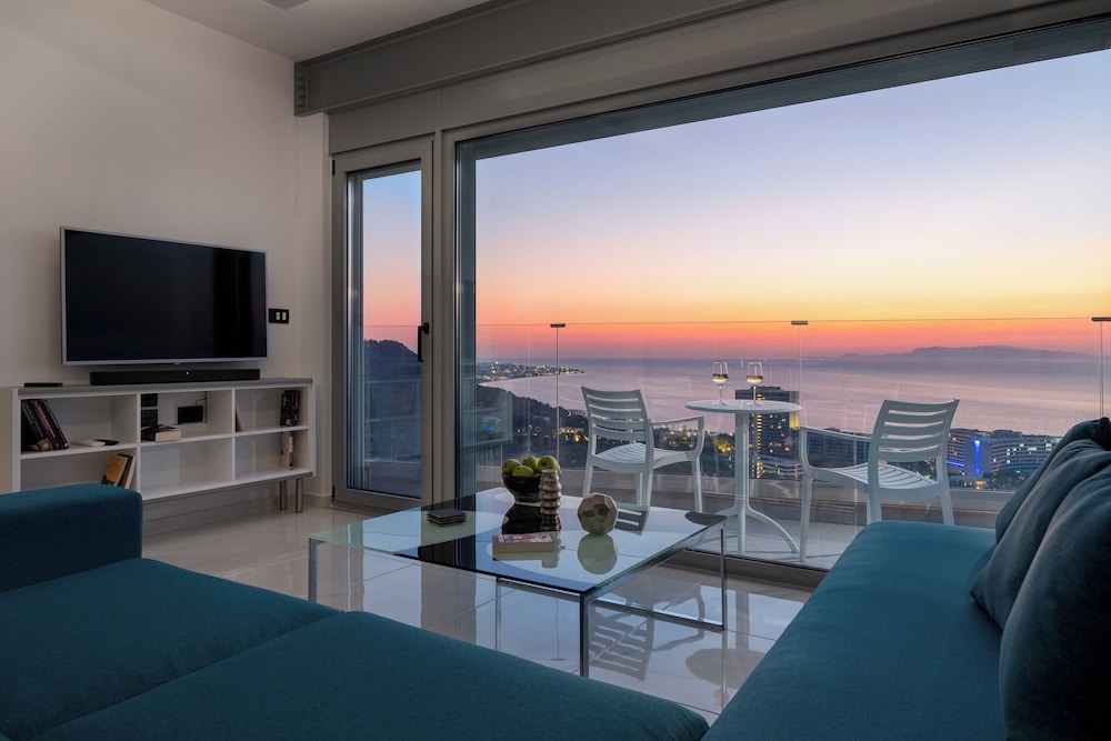 Rhodes Skyline Suite With out Door Jacuzzi Sea View — 4-Star Luxury Hotel in Rodos, Greece