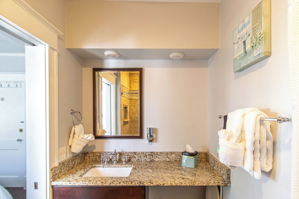 Inn on Charlotte Boutique Hotel - photo 34