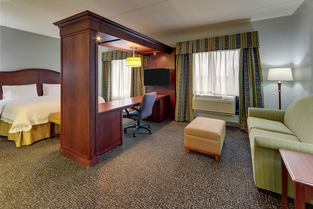 Hampton Inn & Suites Indianapolis Airport - photo 17