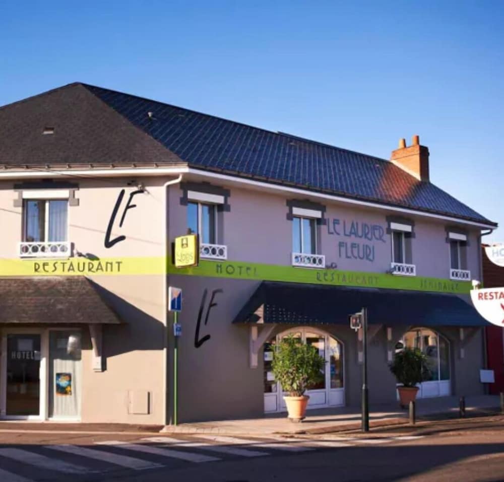 Logis Hotel Restaurant Le Laurier Fleuri — hotel in Vertou
