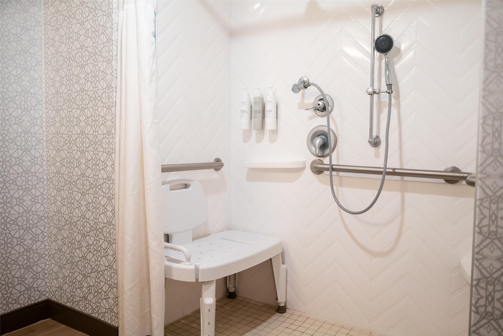 Hampton Inn Gonzales - photo 20