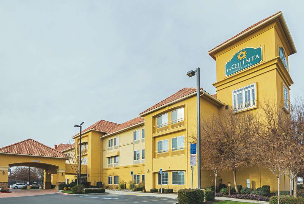 La Quinta Inn & Suites by Wyndham Fresno Northwest - photo 5