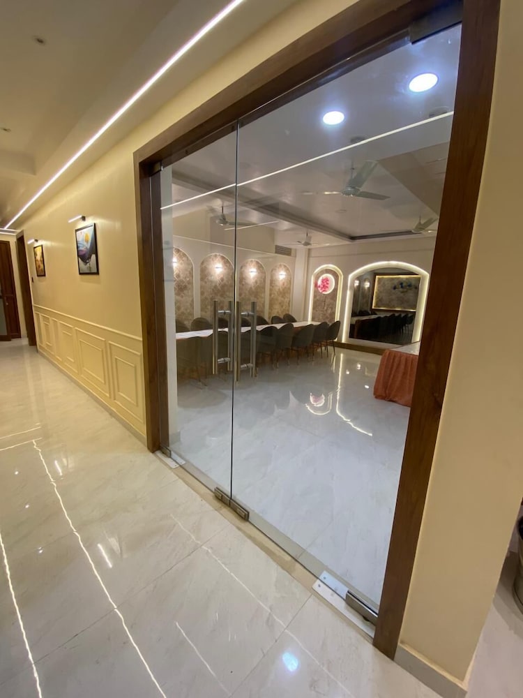 Hotel liyan inn - last minute hotel in Kanpur