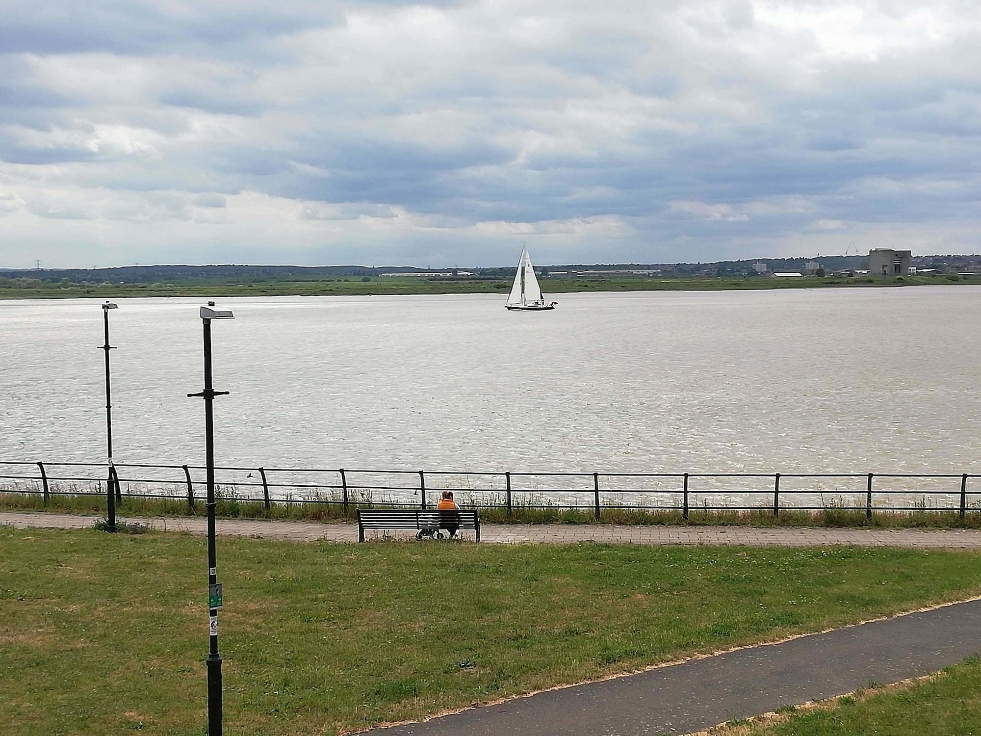 Royal Hotel Bar & Grill - last minute hotel in Purfleet