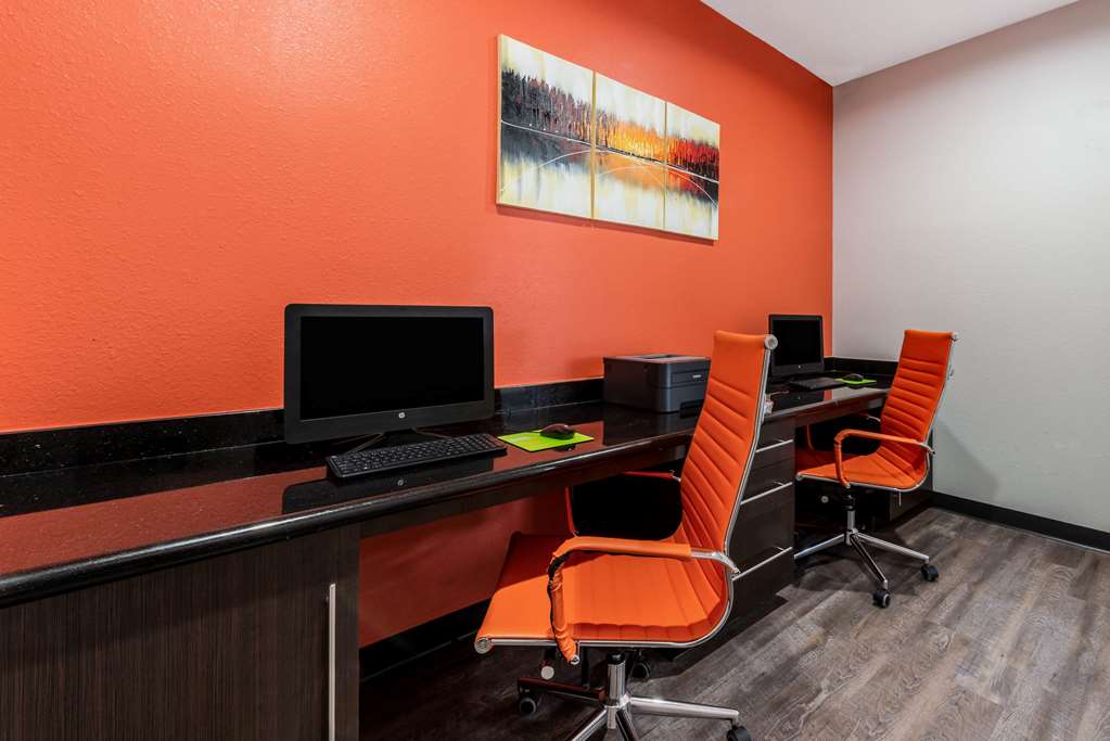 La Quinta Inn & Suites by Wyndham Orange - photo 41