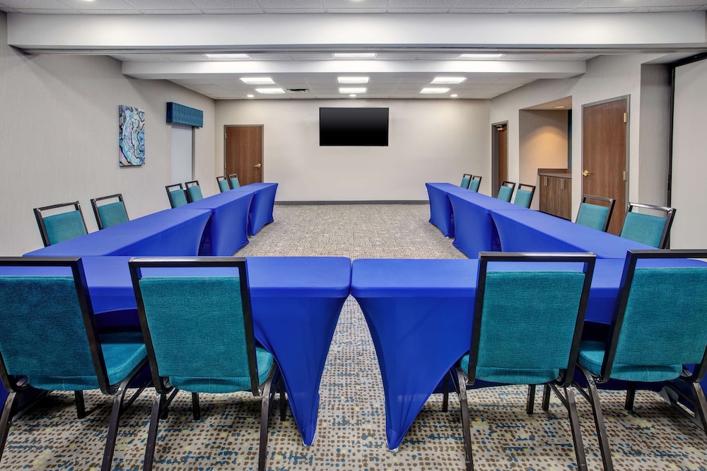 Hampton Inn & Suites Lady Lake The Villages - photo 40