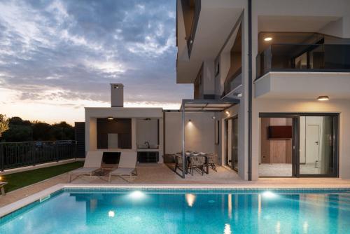 Luxury Villa David 1 heated pool 38m2 — 4-Star Luxury Hotel in Podstrana, Croatia