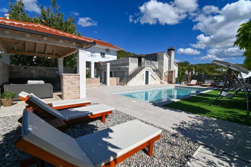 Holiday home Mia — 4-Star Luxury Hotel in Marina, Croatia