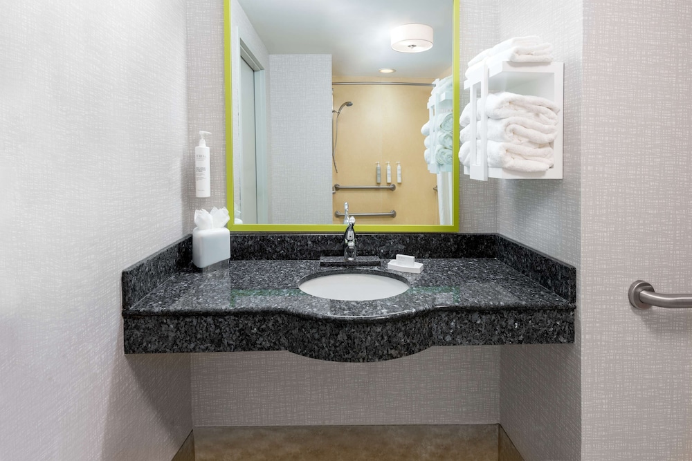 Hampton Inn & Suites Hartford Farmington - photo 28