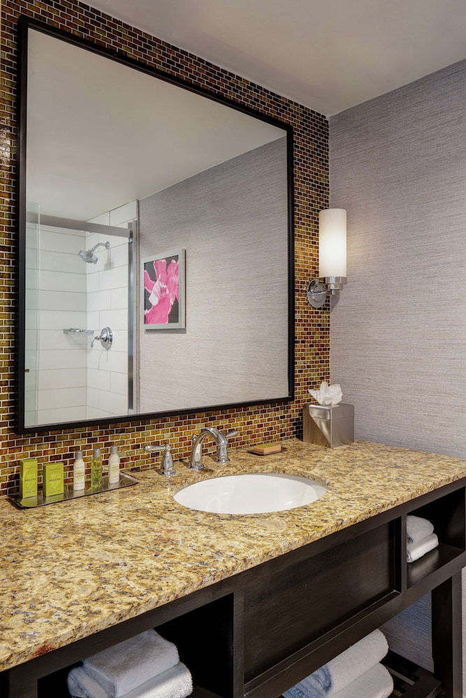 DoubleTree by Hilton Fairfield Hotel & Suites - photo 35