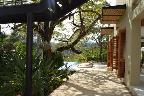Casa Anapoima Kubik Aqua — 4-Star Luxury Hotel in Anapoima, Colombia