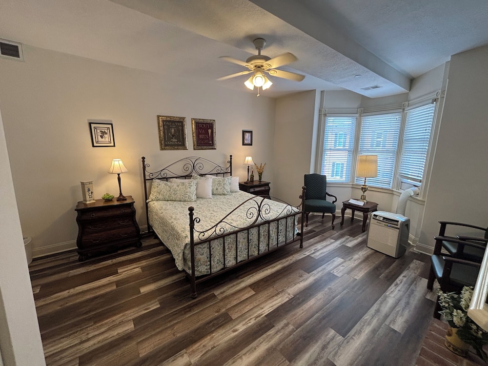 Hermann Crown Suites - photo 93