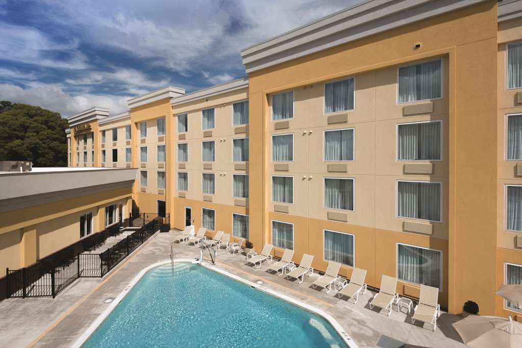 La Quinta Inn & Suites by Wyndham Lynchburg at Liberty Univ. - photo 10