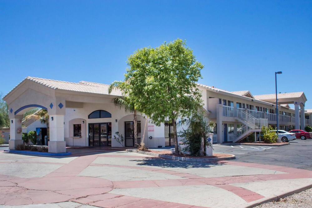 Apache Inn - photo 2