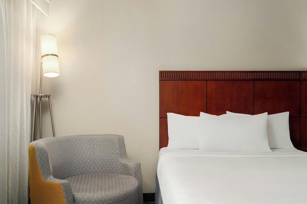 Courtyard by Marriott Salisbury - photo 13