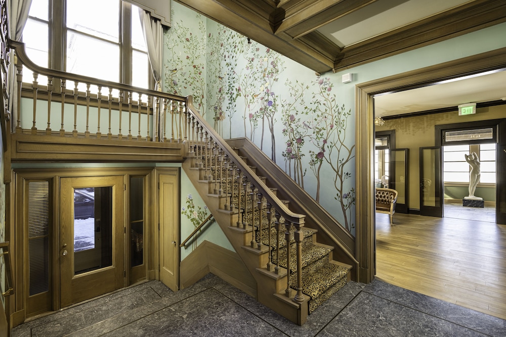 The Edward Hotel - photo 2