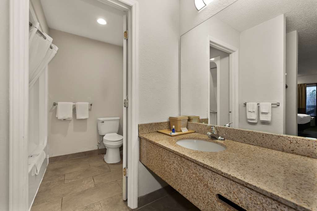 Rodeway Inn Lumberton Central - photo 19