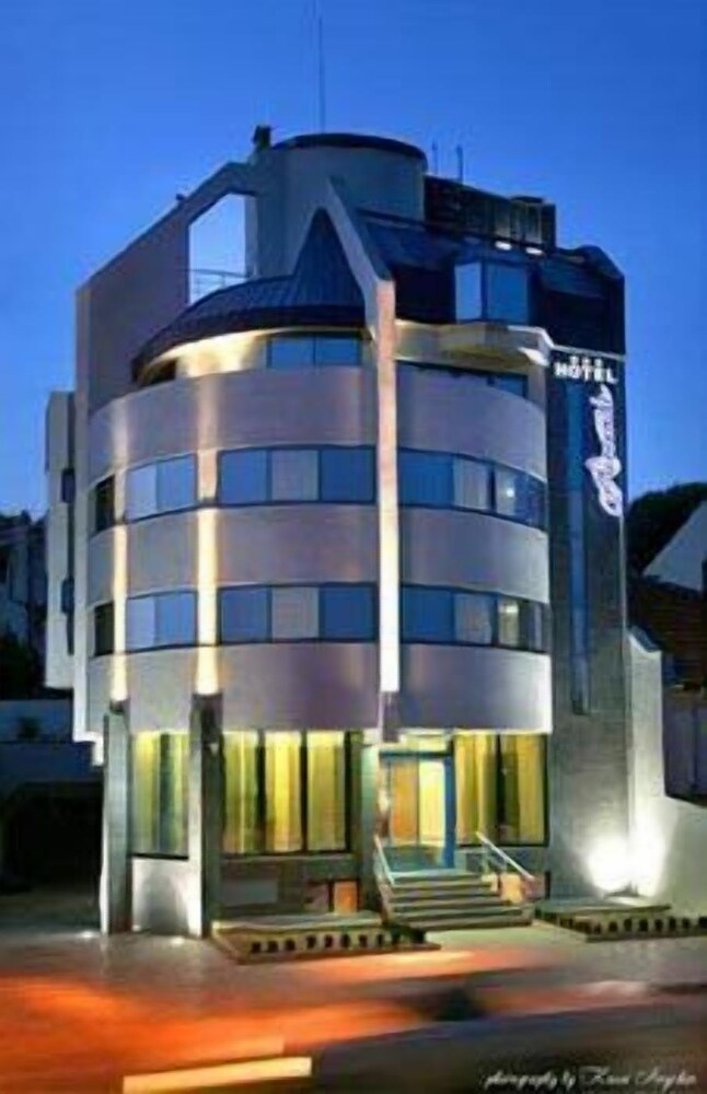 Hotel Riverside - carbon neutral hotel in Yambol