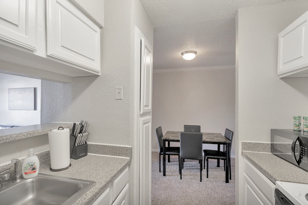Relaxing Quaint 1BR in Heart of Midland - photo 10
