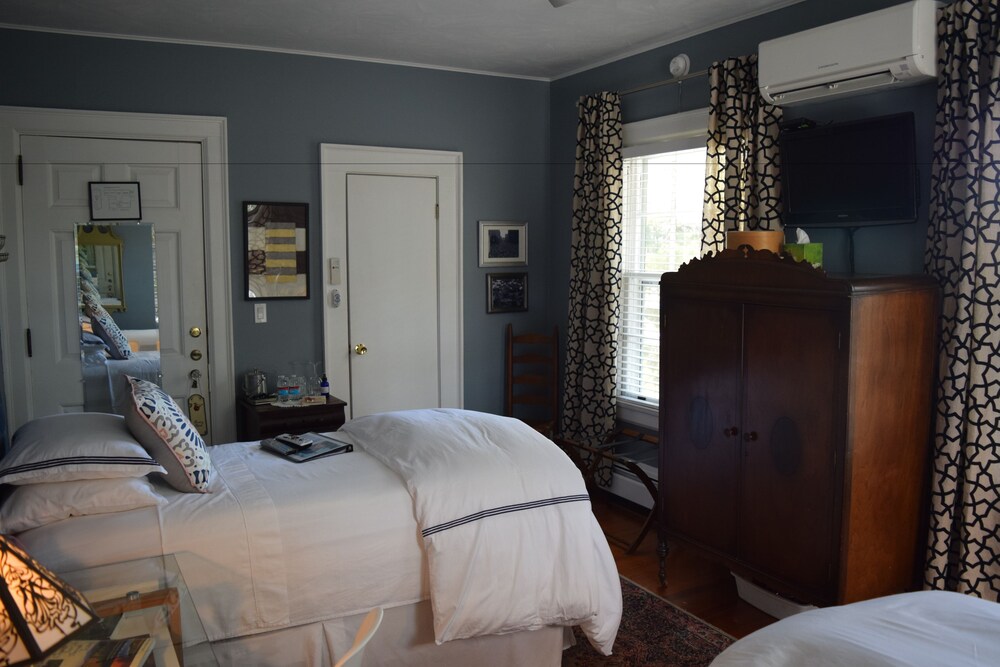 The Applewood Manor - photo 23