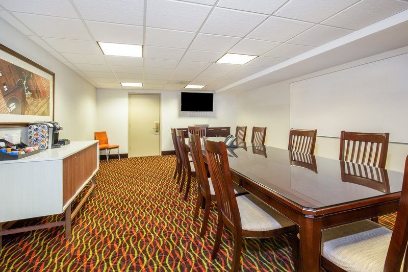 Holiday Inn Express in Hoge Hall On Ft. Leavenworth. - photo 9