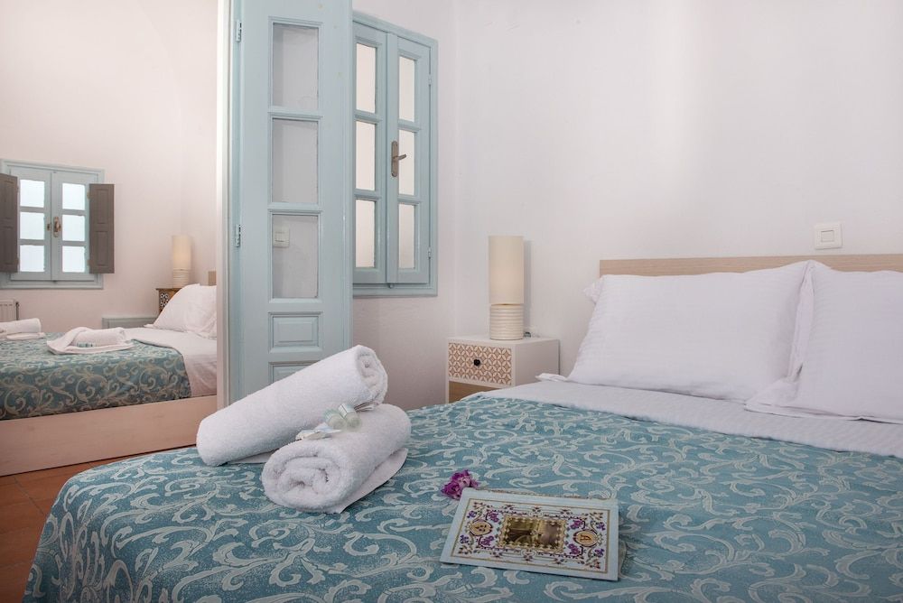 Sunrise Private Villas — 4-Star Luxury Hotel in Fira, Greece