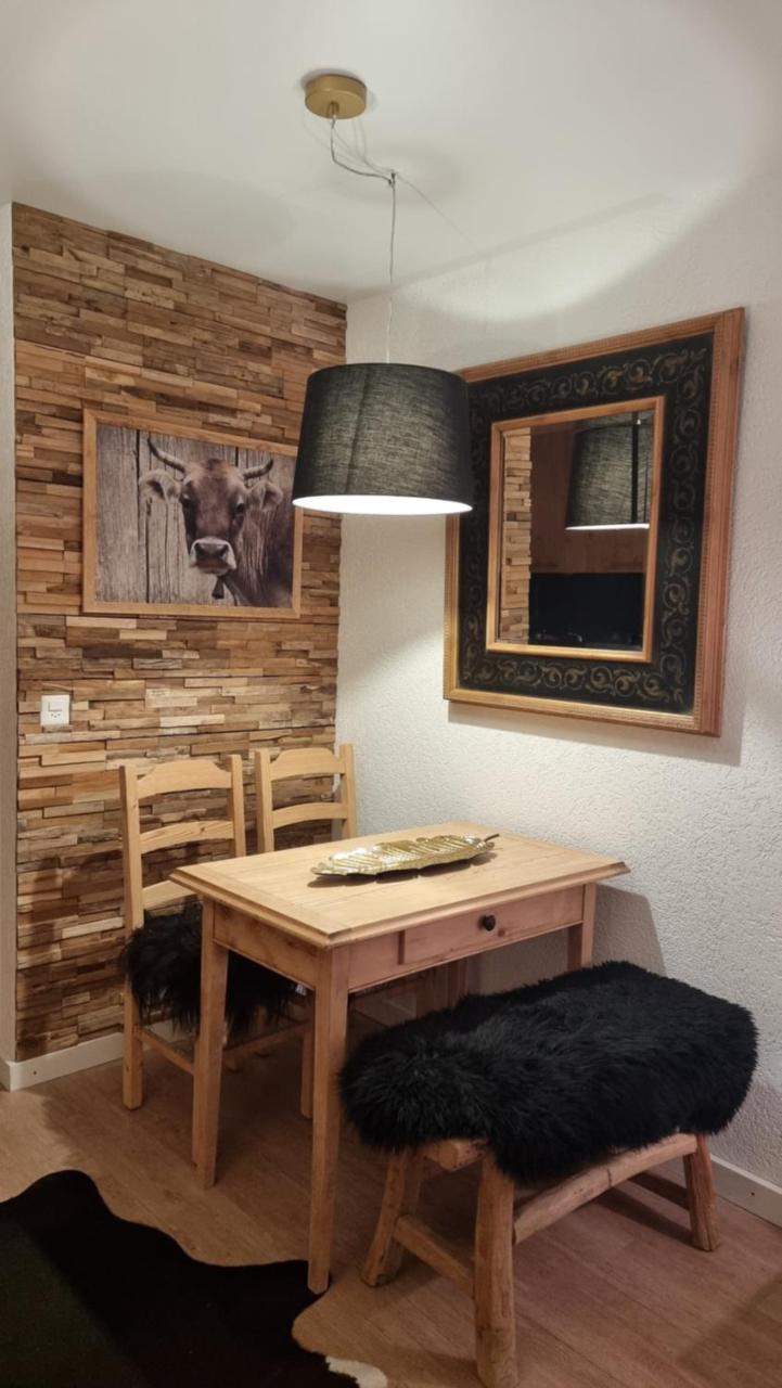 Superbe studio avec parking privé — 4-Star Luxury Hotel in Lens, Switzerland