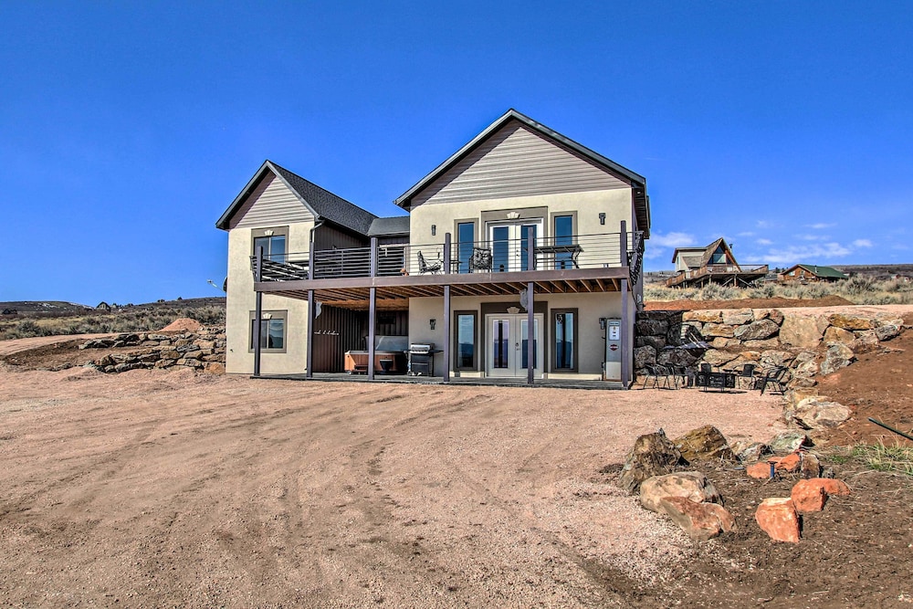 Spacious Home with Mtn Views 2 Mi to Bear Lake — 4-Star Luxury Hotel in Garden City, United States