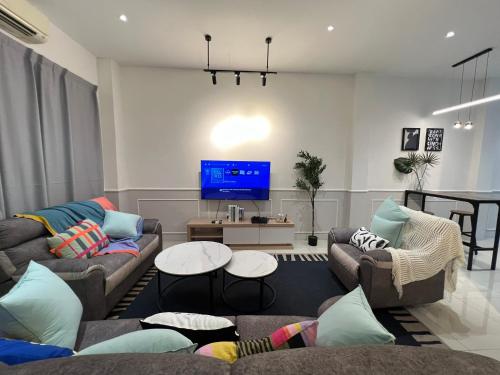 FunkyVila5 16PX 4BR Near188Tower Artstreet HTTA in Kuantan, Malaysia