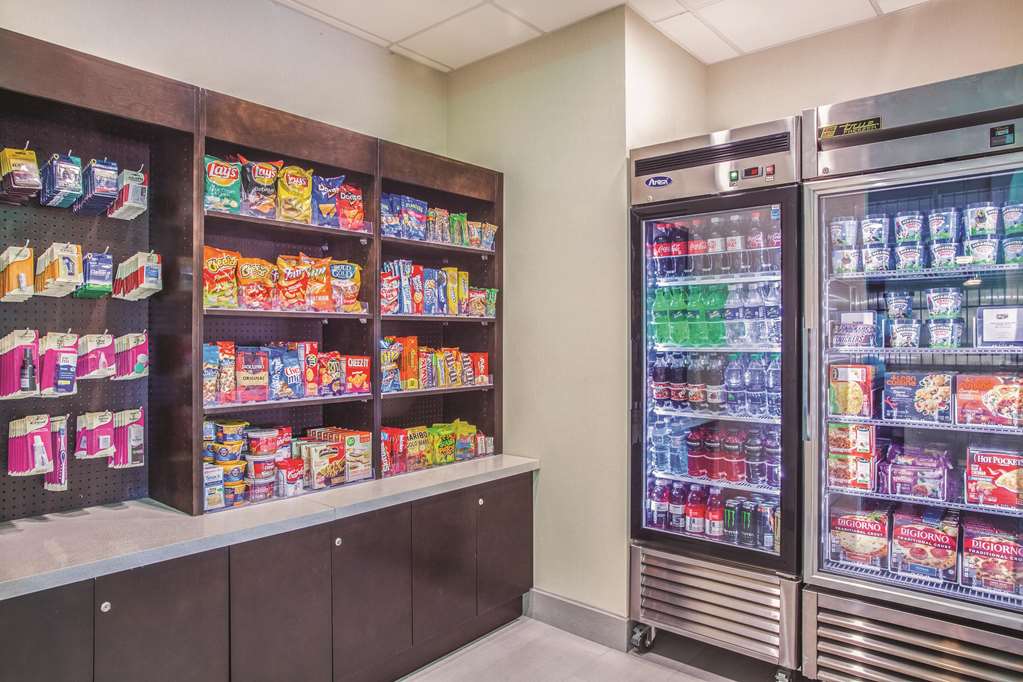La Quinta Inn & Suites by Wyndham Cullman - photo 41
