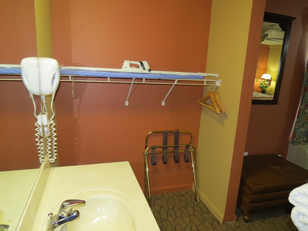 First Western Inn Caseyville - photo 34
