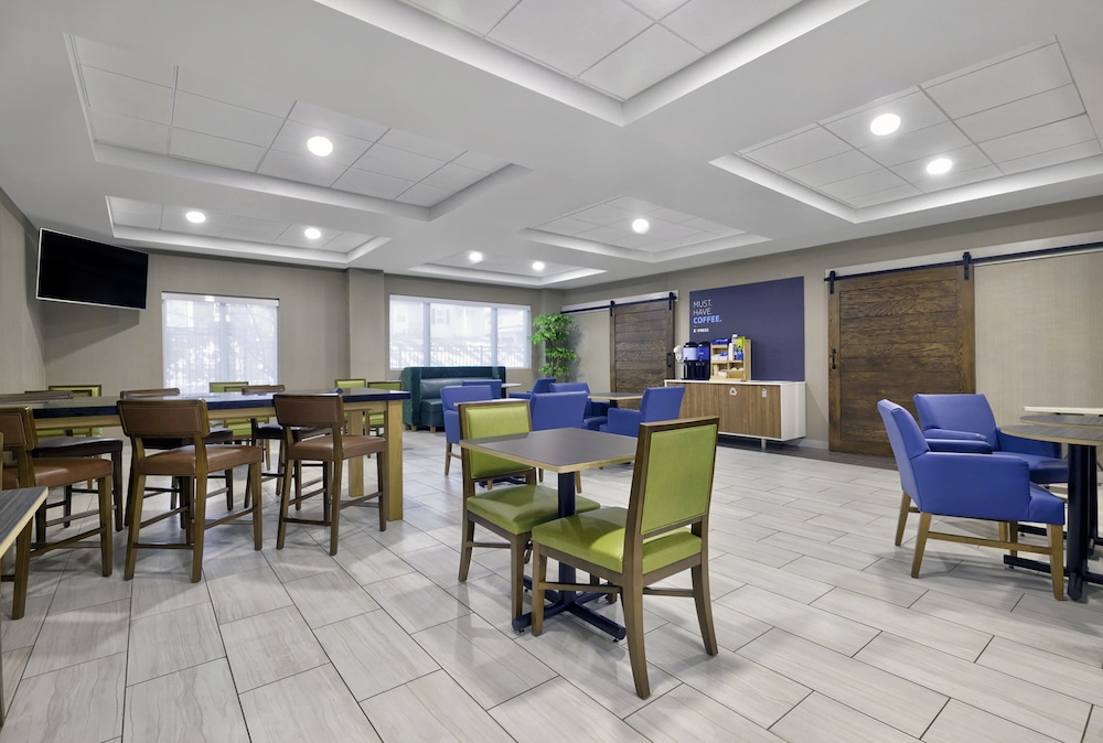 Holiday Inn Express Hotel & Suites Kansas City Grandview by IHG - photo 42