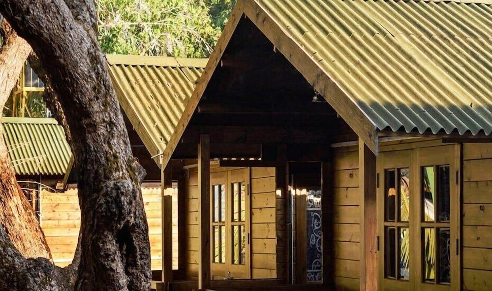 Royal Woods - carbon neutral hotel in Calangute