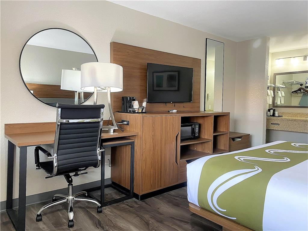 Quality Inn & Suites Near White Sands National Monument - photo 10