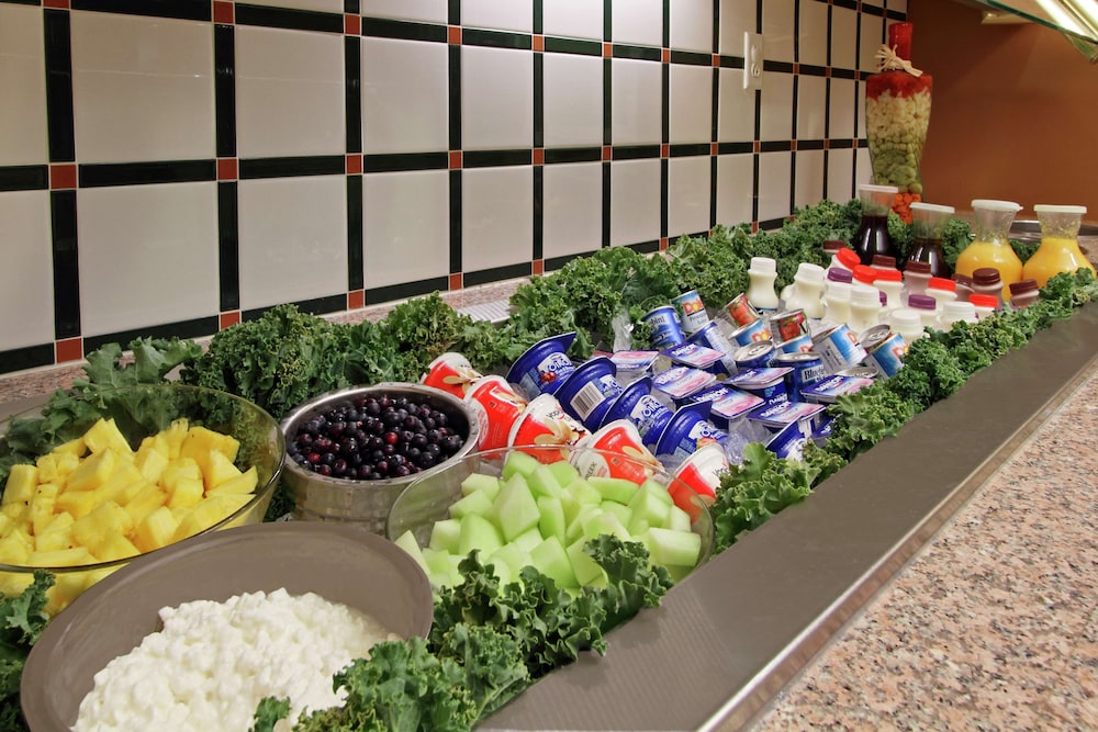 Hilton Garden Inn Chesapeake Greenbrier - photo 15