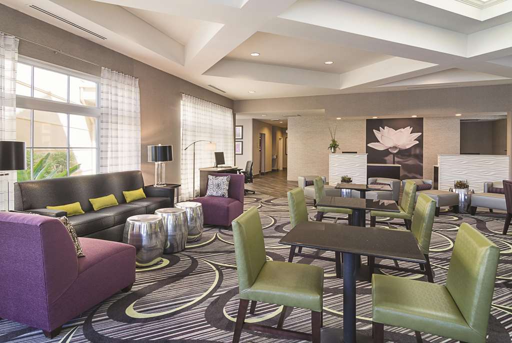 La Quinta Inn & Suites by Wyndham Phoenix Mesa West - photo 9