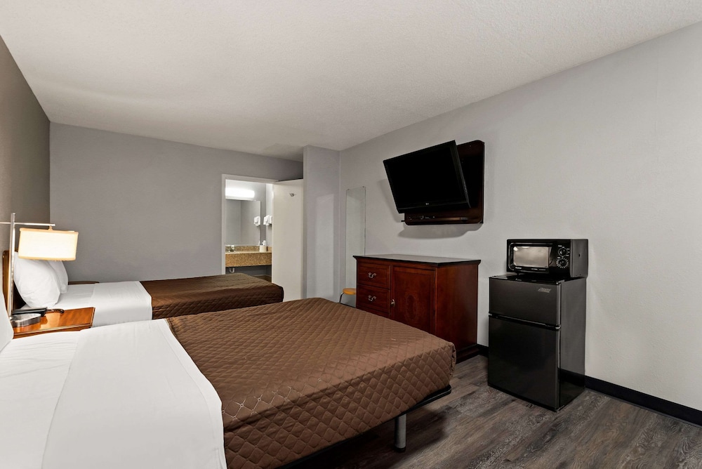 Rodeway Inn Brooklawn NJ - photo 27