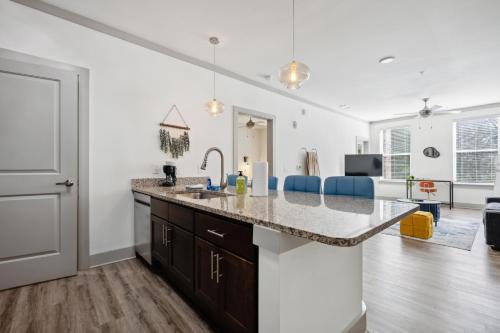 Overlook 2103 I Luxury Redefined I Free Parking — 4-Star Luxury Hotel in Knoxville, United States