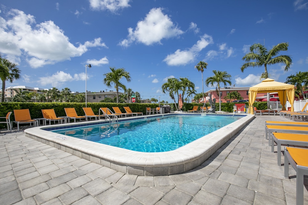 St Pete Beach Suites - photo 81
